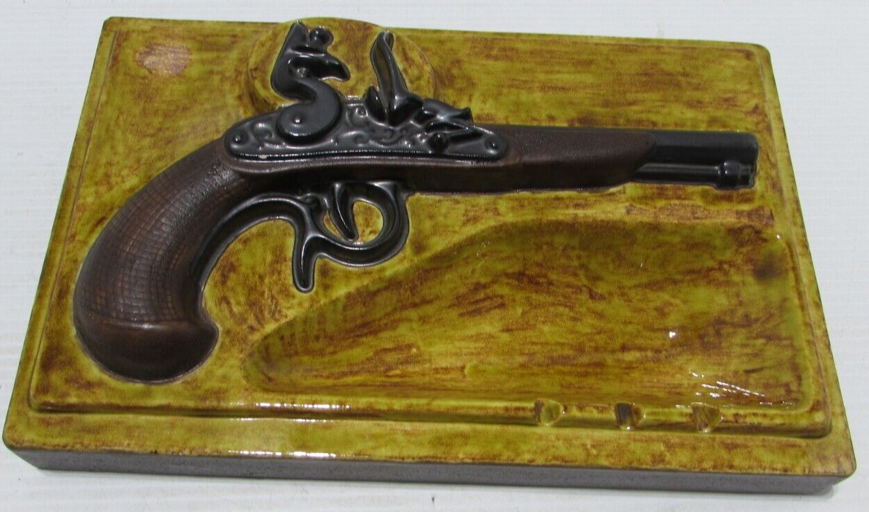 Vintage Browm Large Ceramic Ashtray w/ Flintlock Dueling Pistol 12x8x3\