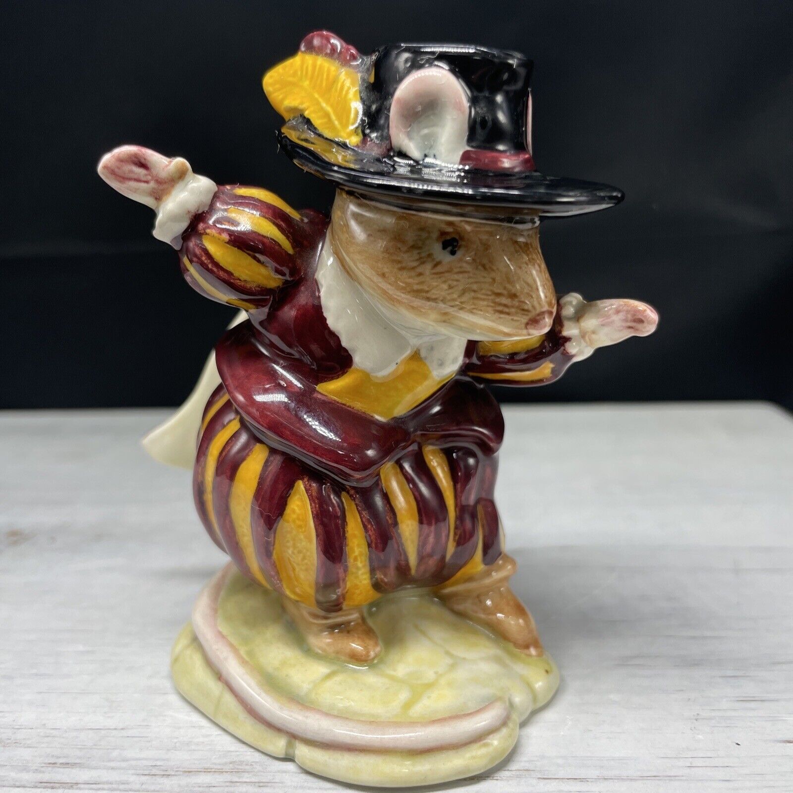 Royal Doulton Wilfred In Costume Wilfred Entertains The Brambly Hedge 1990 DBH23