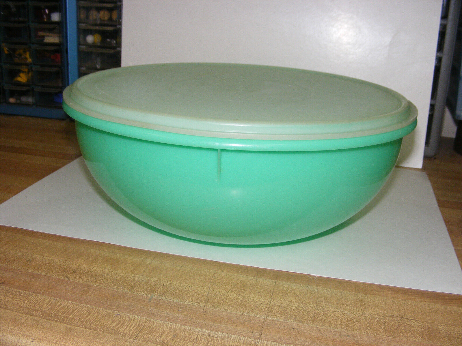 Vintage TTupperware Large Fix N Mix Green Bowl #274 Clear Lid #224 Tight