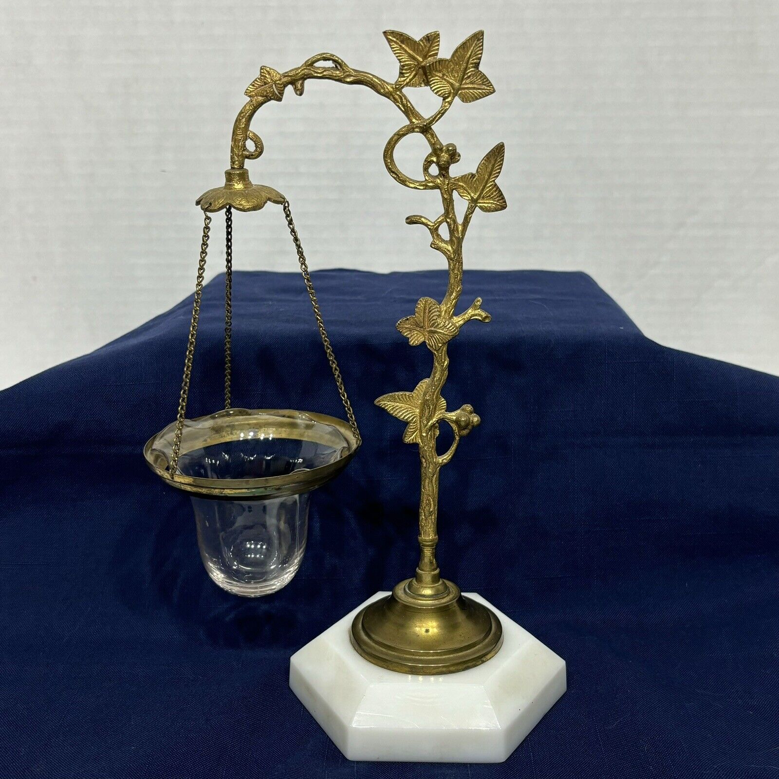 Vintage Victorian Ivy Brass & Glass Oil Float Lamp