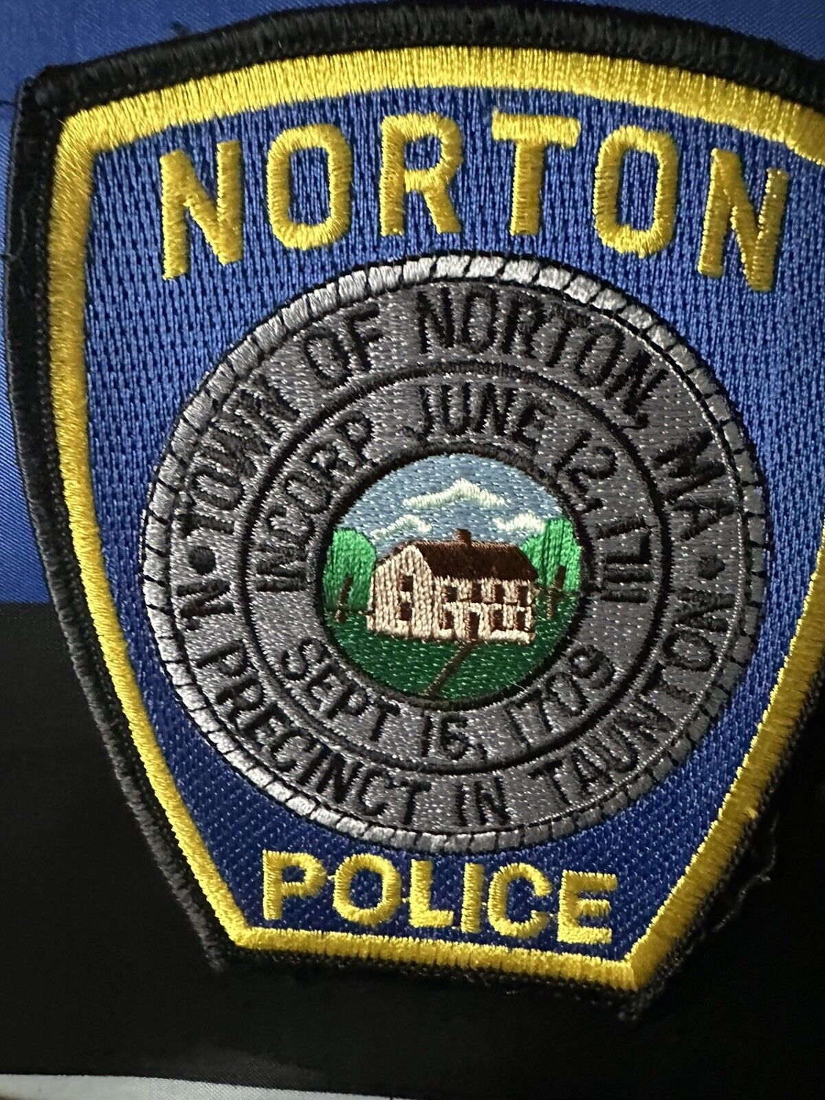 MASSACHUSETTS MA NORTON POLICE NICE SHOULDER PATCH SHERIFF