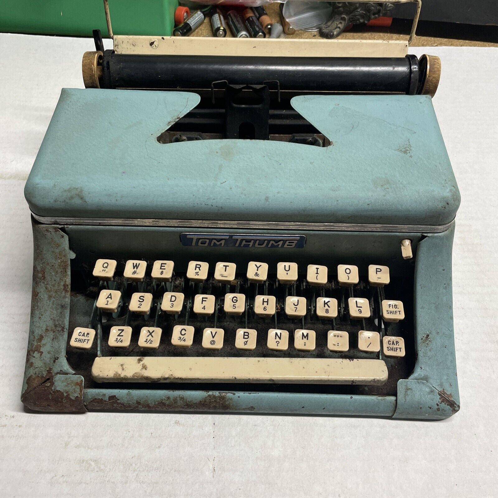 VINTAGE 1960\'s TOM THUMB PORTABLE TYPEWRITER - AS IS.   A