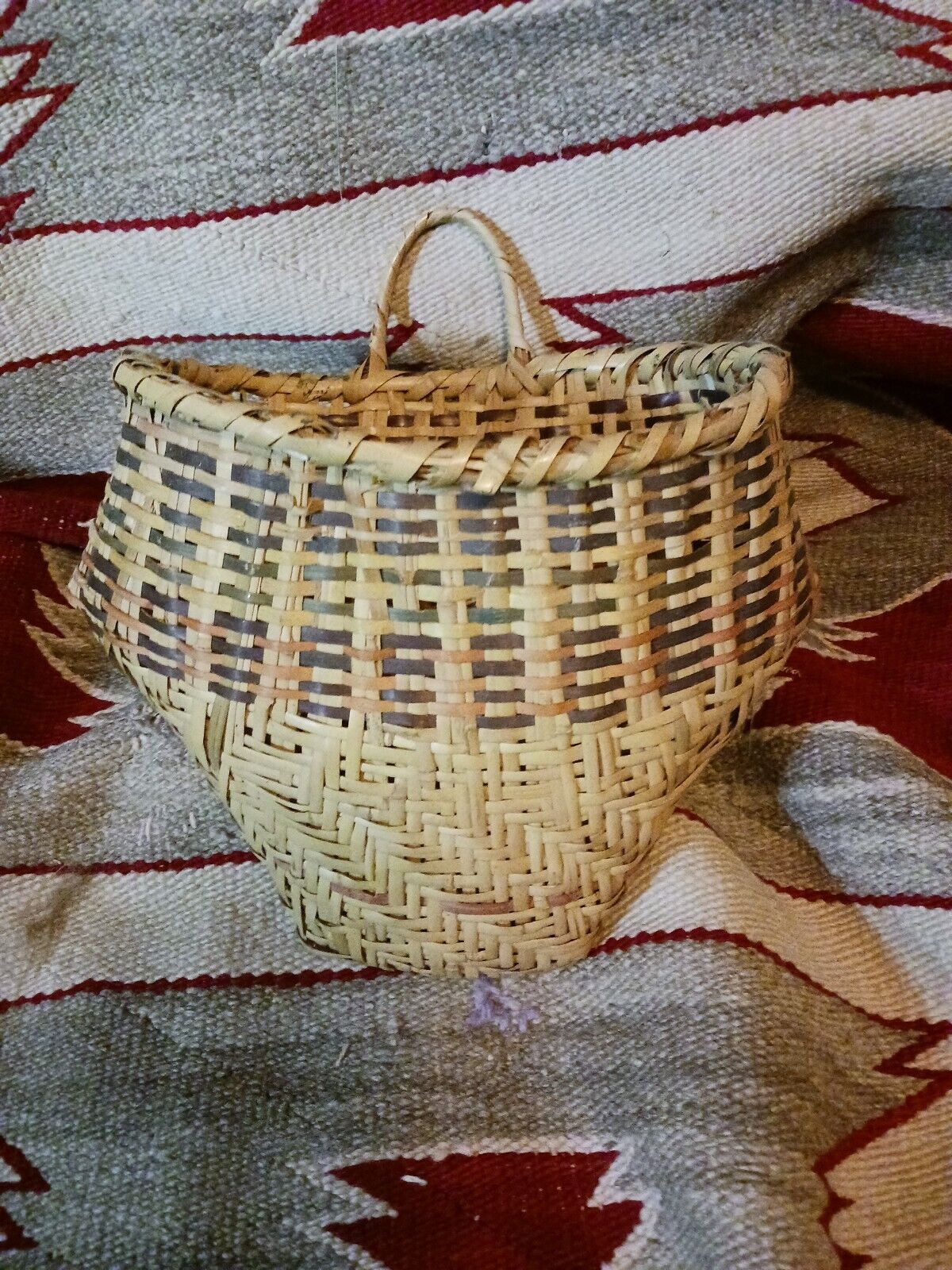 **MAGNIFICENT EARLY 1900s CHOCTAW RIVER CANE BASKET  VERY NICE NATURAL DYES *