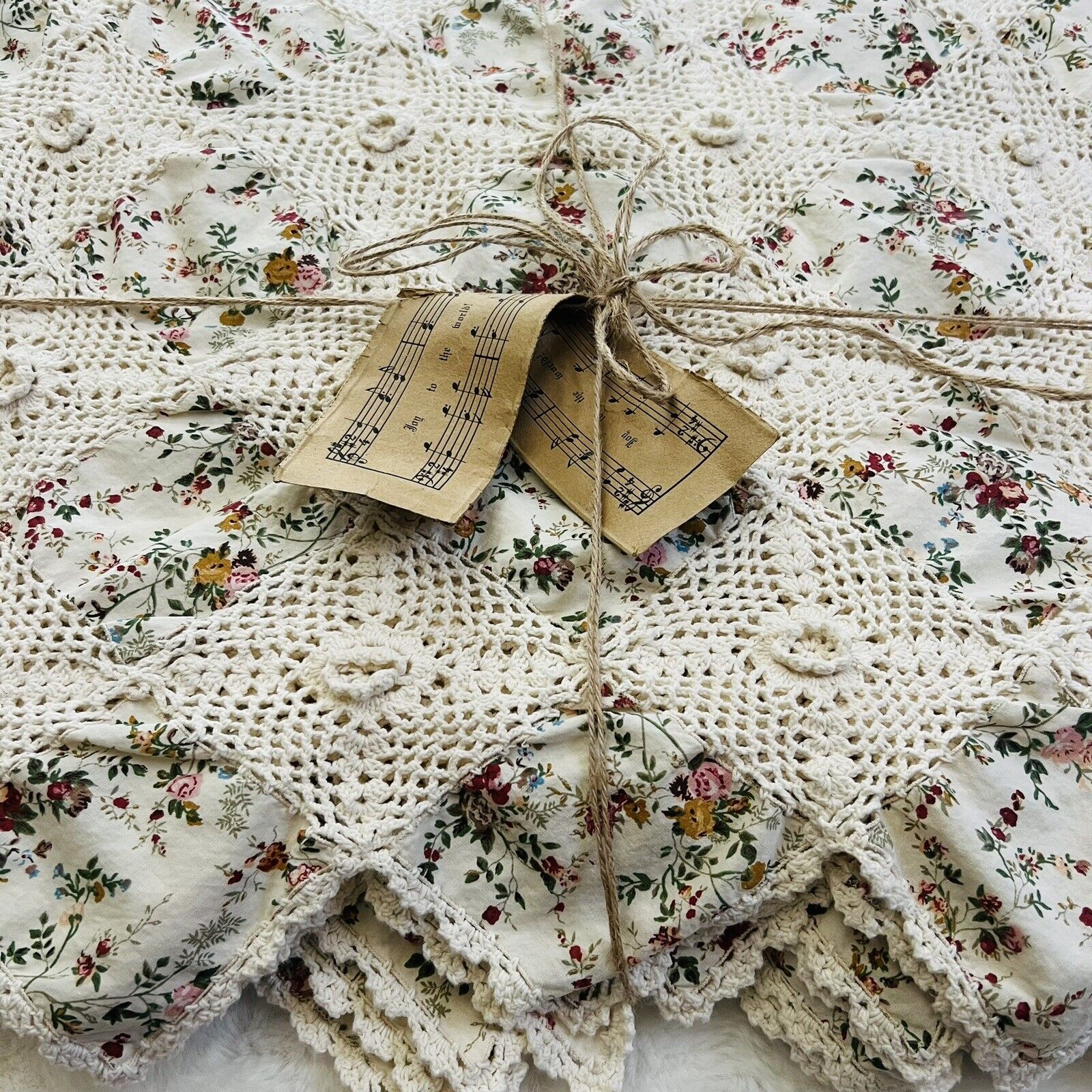 80”x90” Vintage Handmade cotton crochet bedspread.