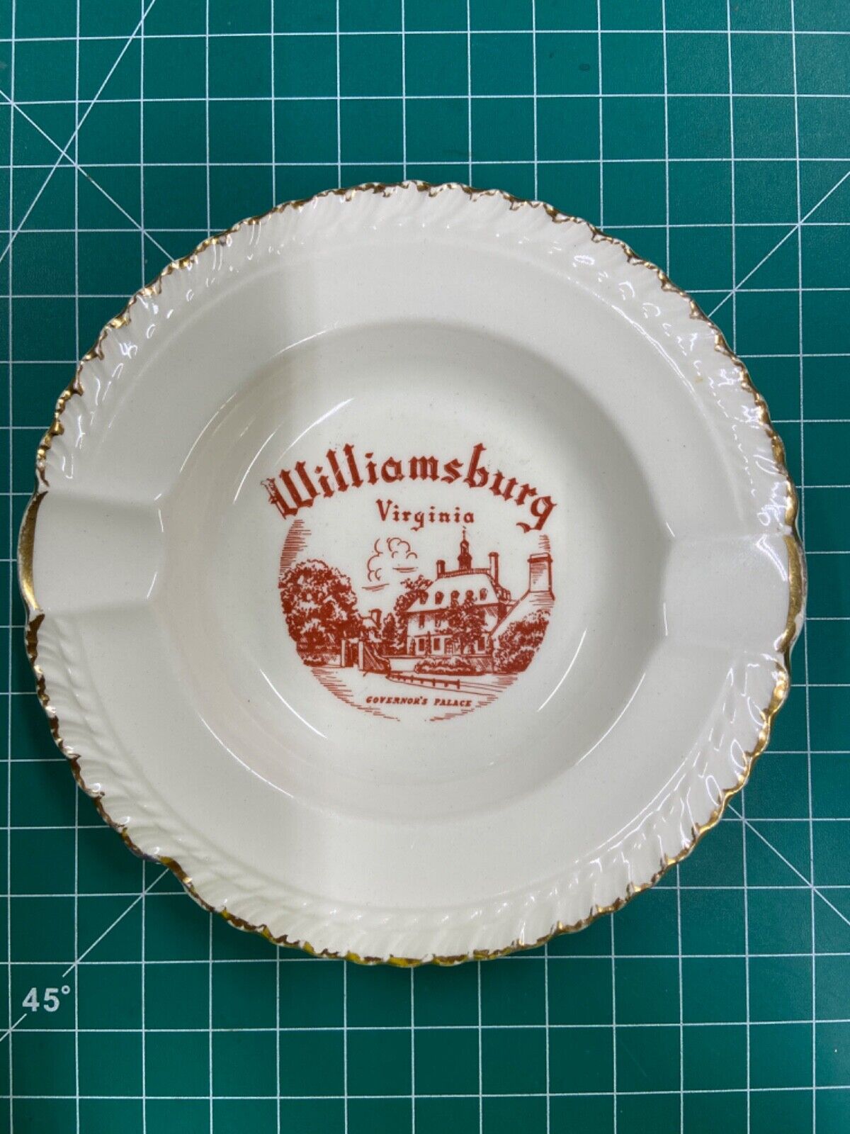 Vintage Ceramic Ashtray Williamsburg Virginia Souvenir 2 Rests USA Advertising