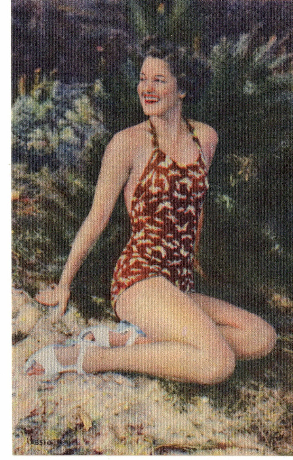 Postcard Pin Up Bathing Beauty Girl in Swim Suit Bare Legs Under Water -8191