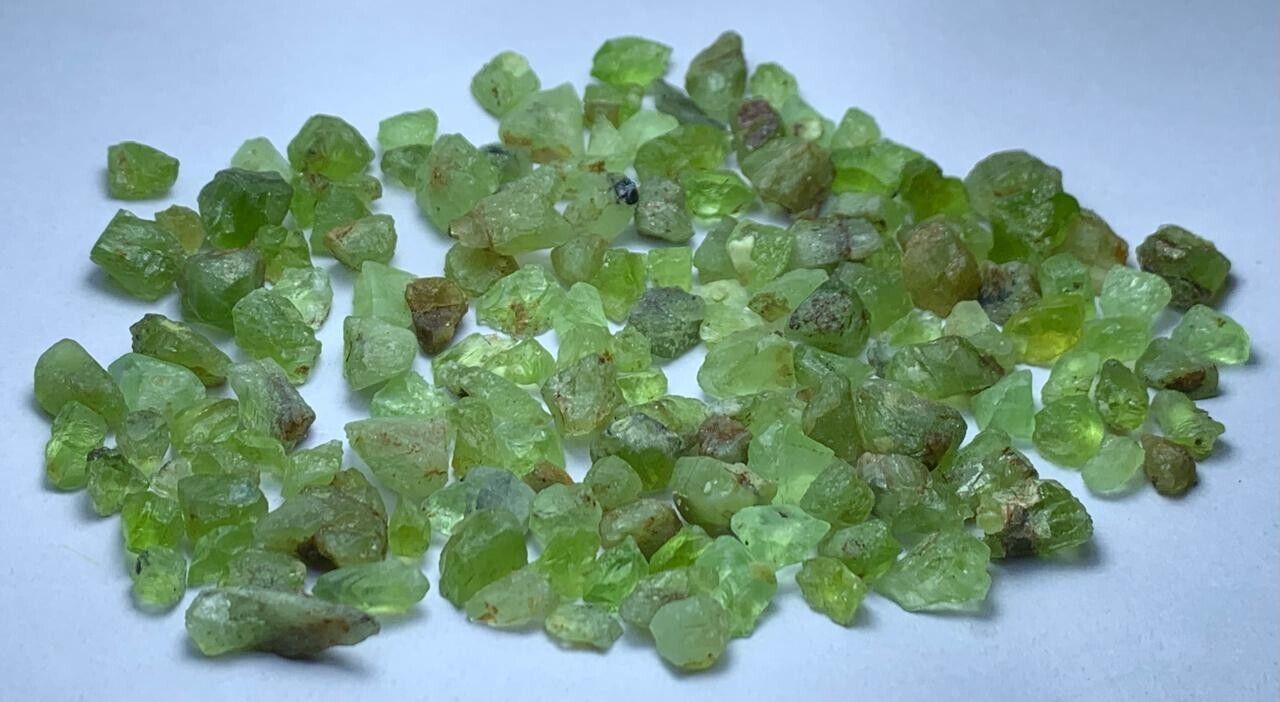 323.40 Carat beautiful lot peridot crystal from skardu Pakistan