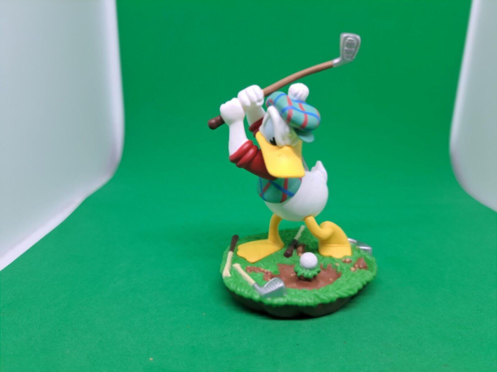 Disney Hallmark Donald Duck Golfing Ornament 1998 Vintage