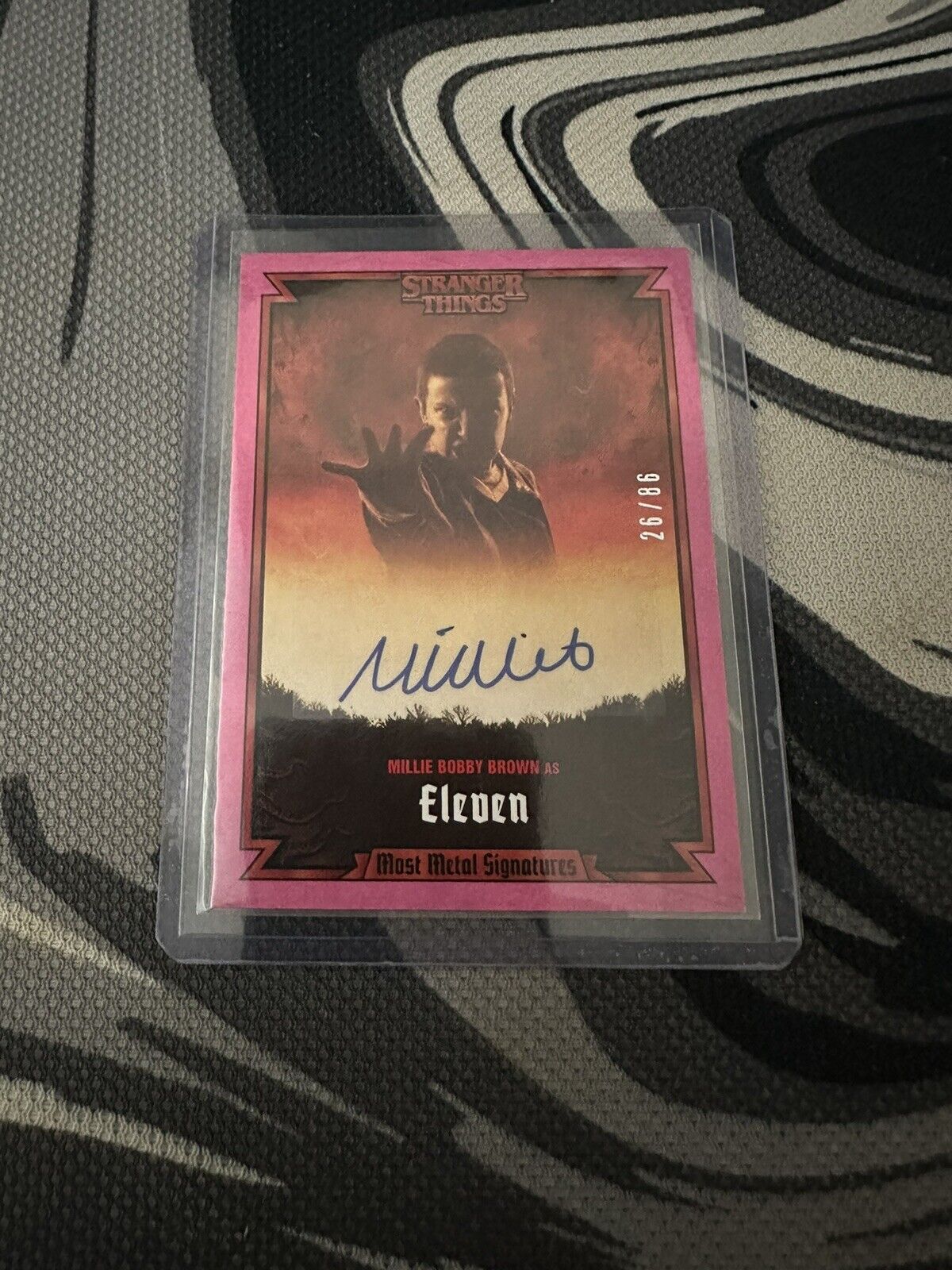 Stranger Things Topps Millie Bobby Brown (Eleven) Pink Autograph Card #26/89