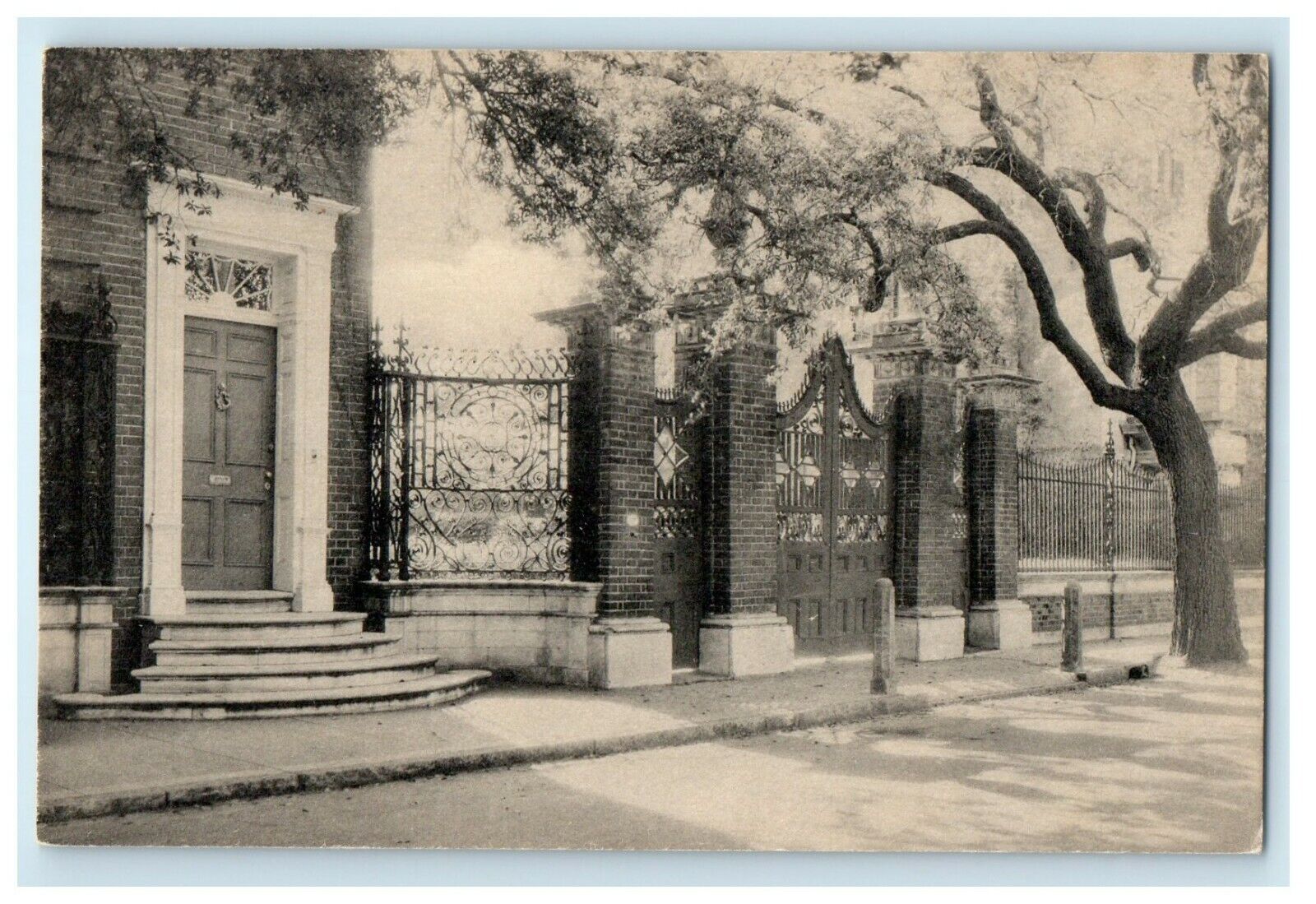 c1940\'s Smythe House Doorway Pineapple Gates Charleston South Carolina Postcard