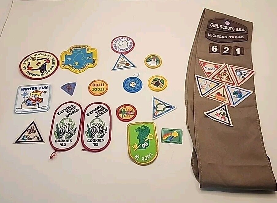 Girl Scout Bundle Lot : Vintage Uniform Badges, Patches, Michigan 621.