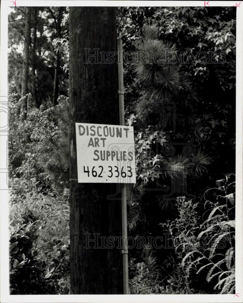 1972 Press Photo \'Discount Art Supplies\' sign - hpa91764