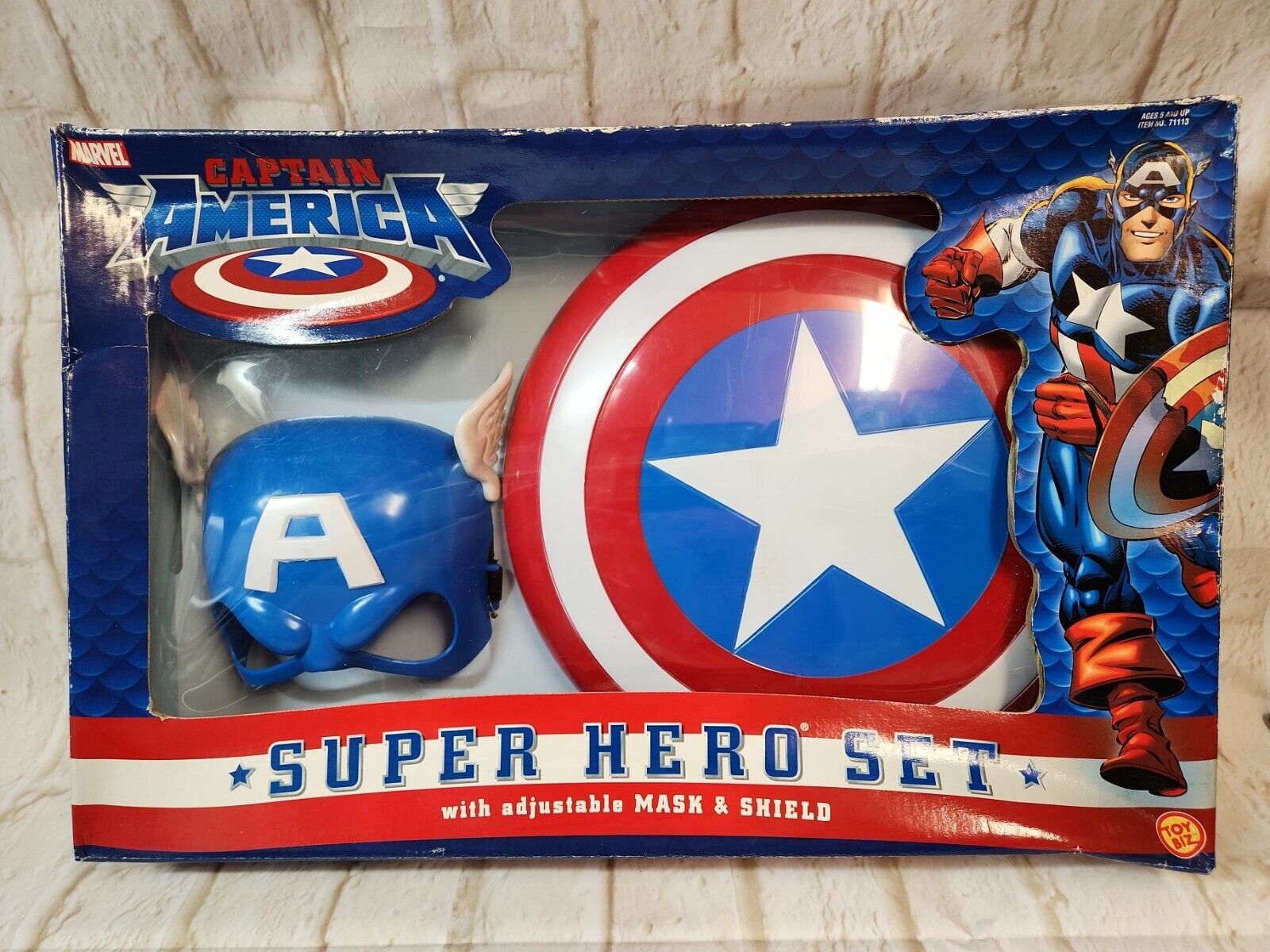 2003 Toy Biz Captain America Super Hero Set Adjustable Mask & Shield  Damage Box