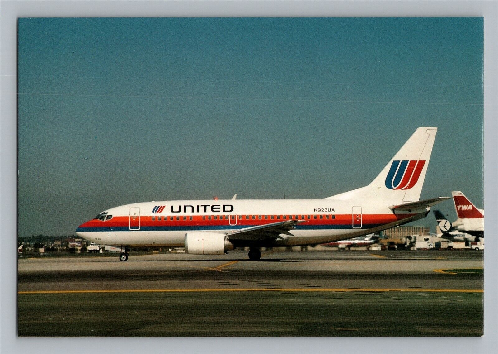 Aviation Airplane Postcard United Airlines Boeing 737-500 AY24
