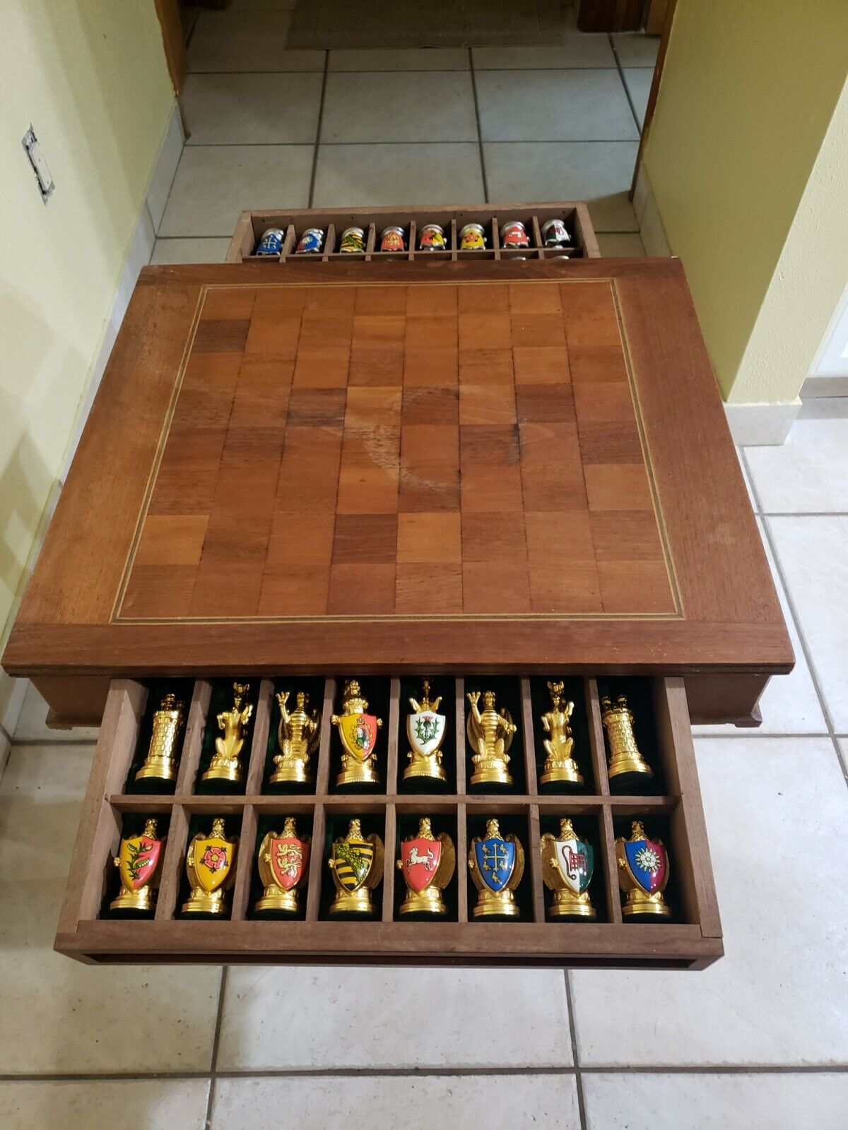 Rare Franklin Mint 1982 Royal Houses of Britain Heraldic Chess Set