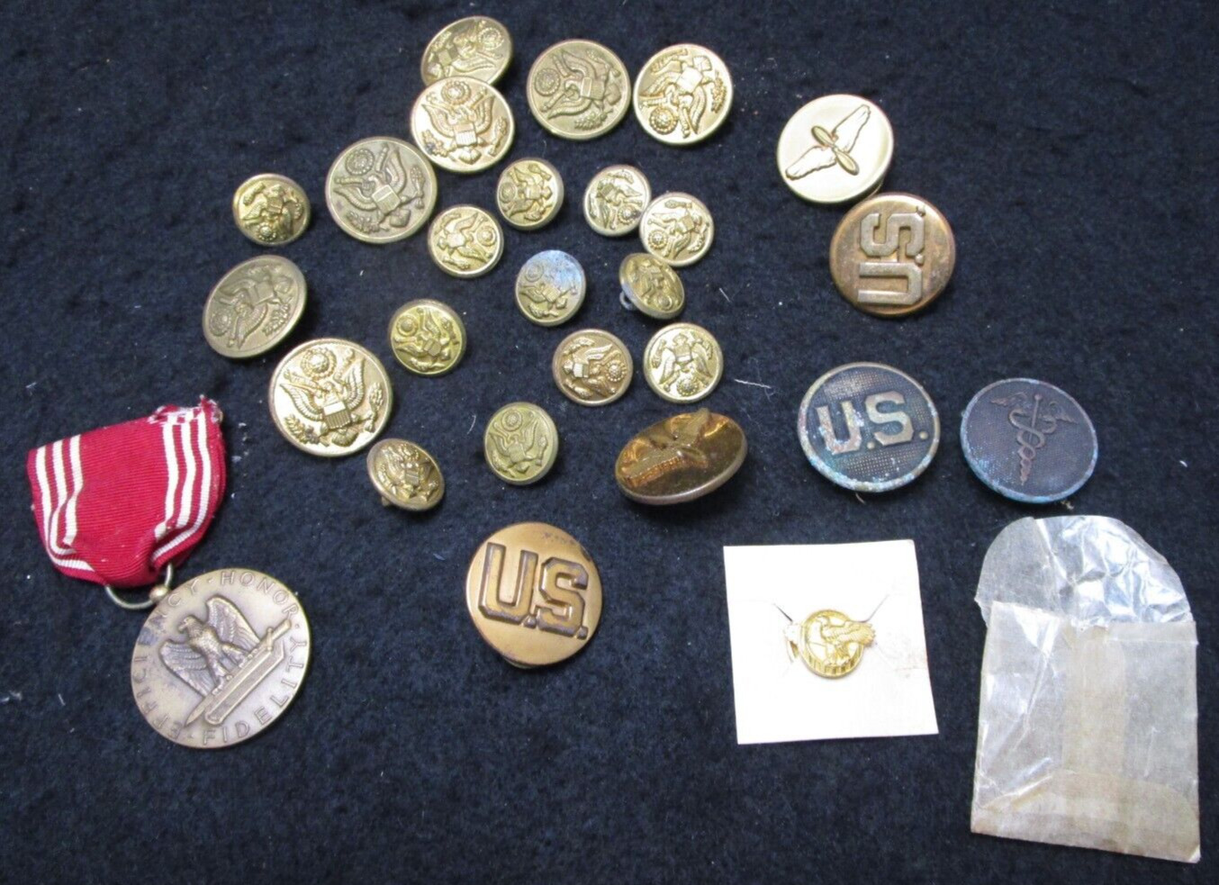 Collectors Lot WWI WW2 Collar Brass Medals Ruptured Duck Buttons