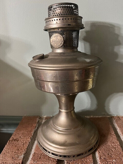 Vintage ALADDIN ~ Mantle Lamp Co. Nickel 12 Table Kerosene Oil Lamp