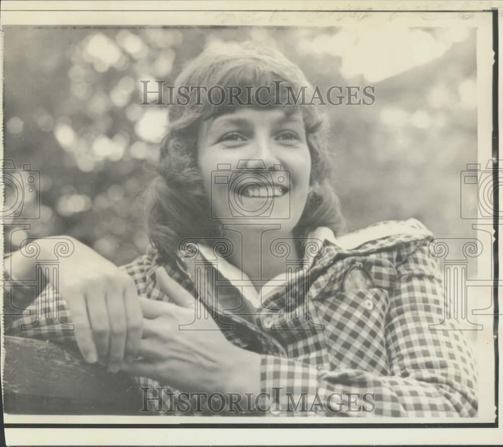 1974 Press Photo Bostonite Elaine Noble Elected to Massachusetts House