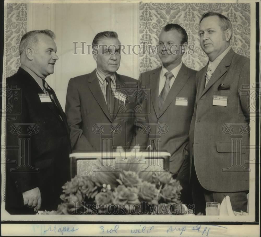 1971 Press Photo M.L. Mapes and other officers of Louisiana Retailers