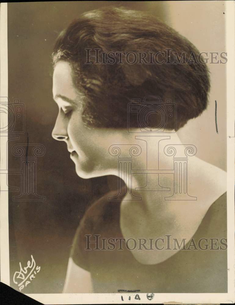 1924 Press Photo Mlle. Eva Curie, daughter of famous scientist, with a new bob