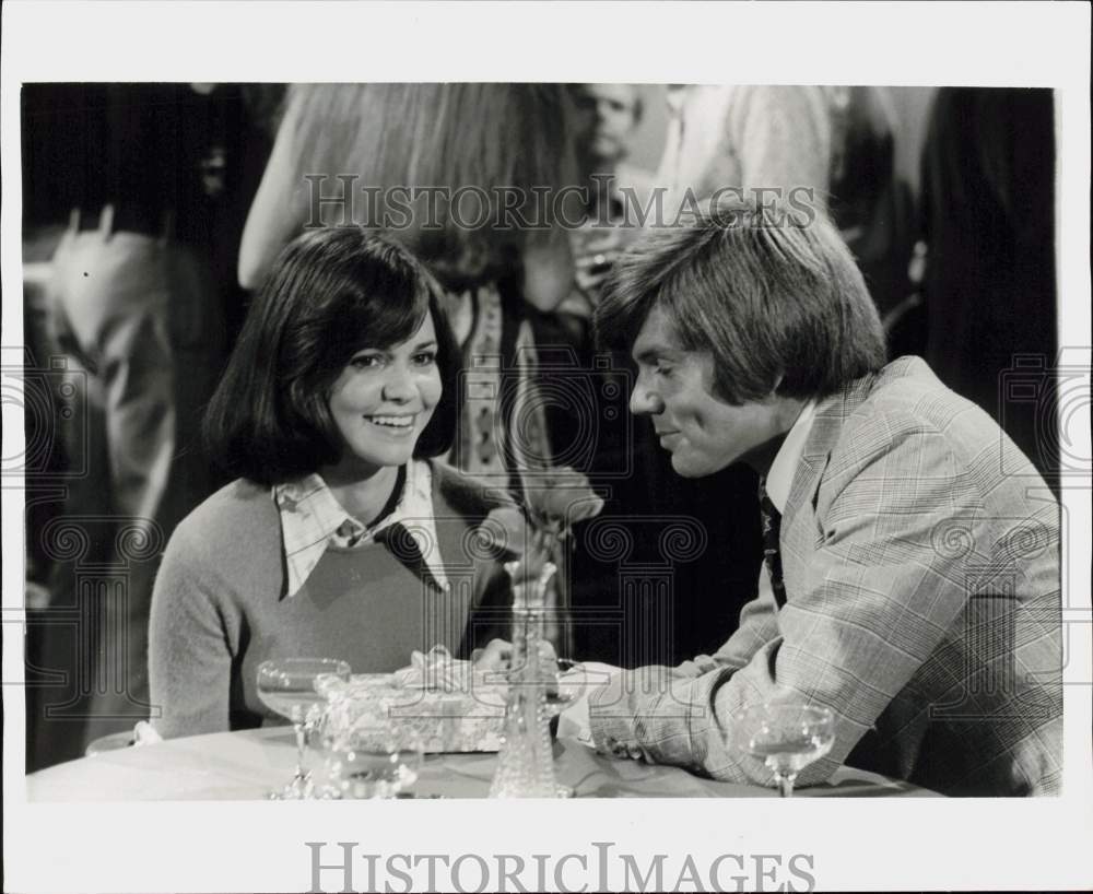 1973 Press Photo Actors Sally Field & John Davidson - kfp11382