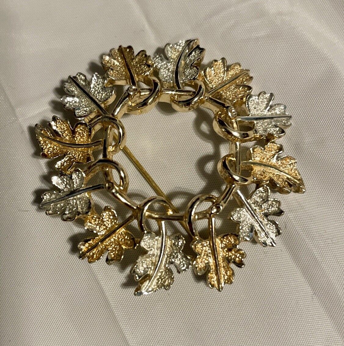 Vintage Sarah Coventry 1960s silver and gold tone leaf wreath  brooch. Mint