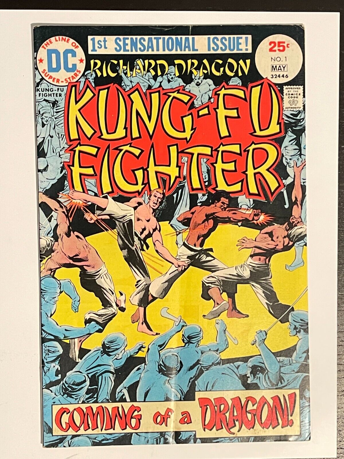 Kung-Fu Fighter Coming of a Dragon #1 Mid Grade (DC Comics, 1975)