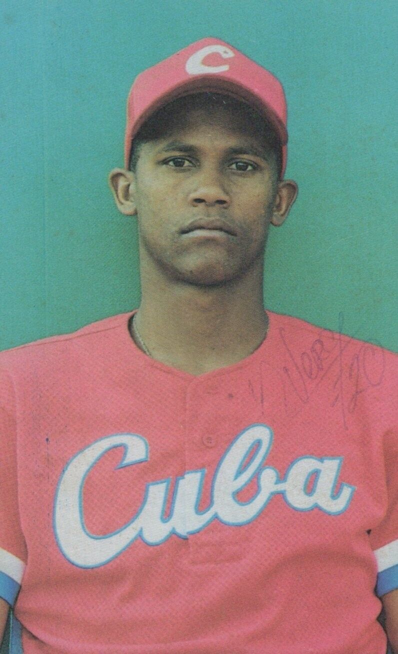 CUBAN NATIONAL BASEBALL TEAM PLAYER NORGE VERA ROOKIE CARD SIGNED ORIG PHOTO 759