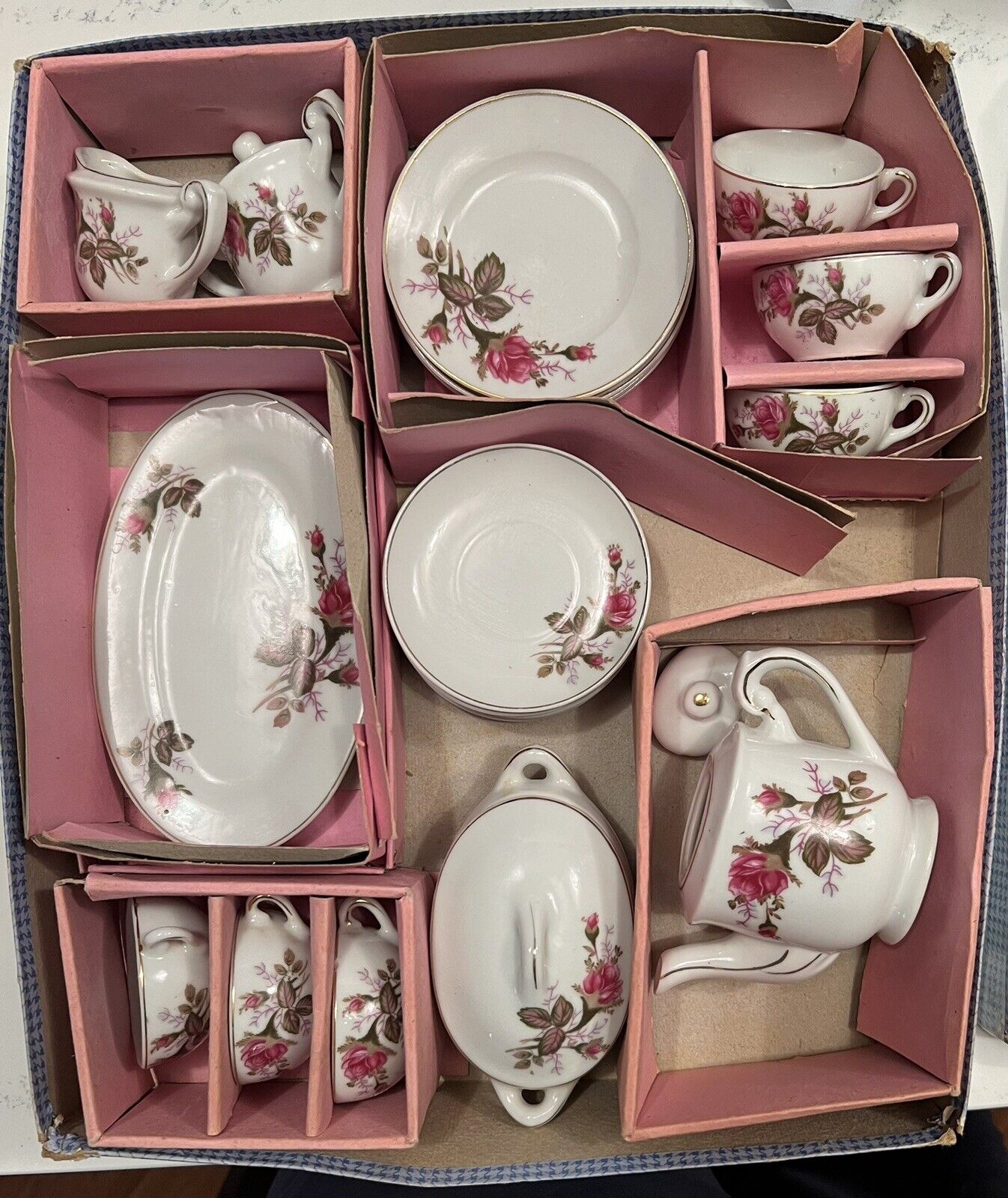 Vintage MOSS ROSE Miniature/Child Dinner/Tea Set- 46 pieces in Original Box
