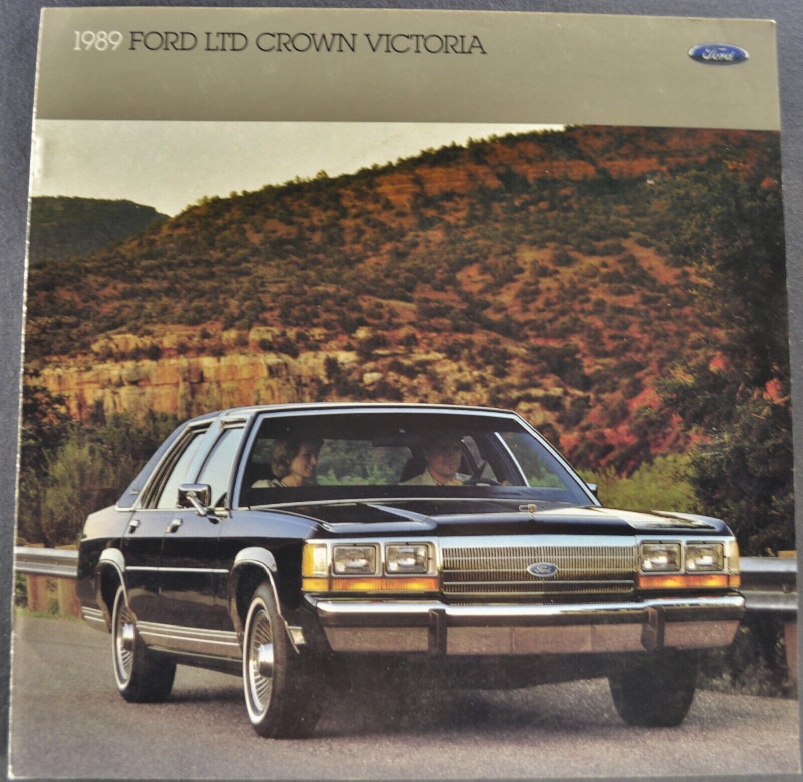 1989 Ford LTD Crown Victoria Brochure LX Sedan Squire Wagon Excellent Original