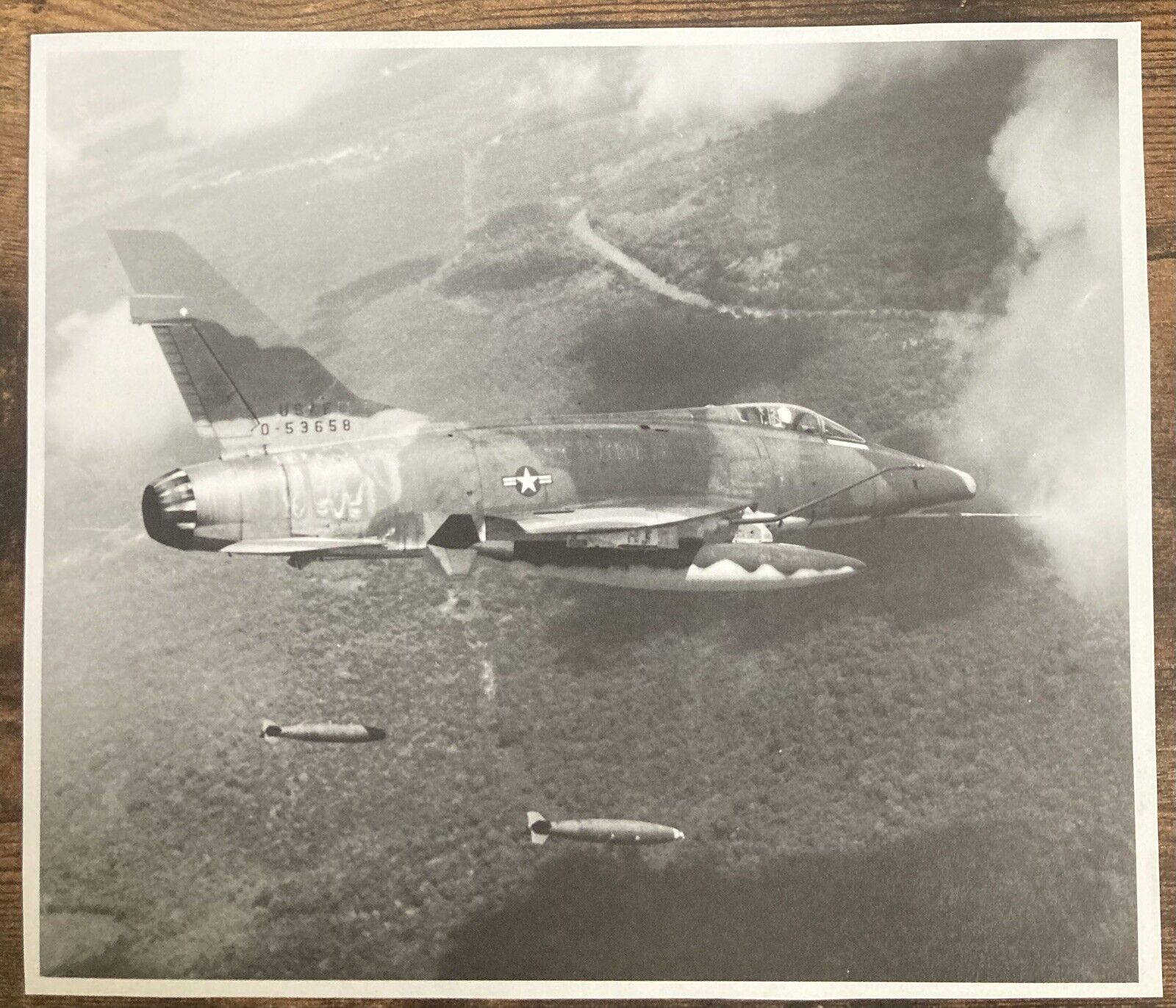 Book Clipping Photo F-100 Super Sabre Aircraft South Vietnam 1967 Viet Cong