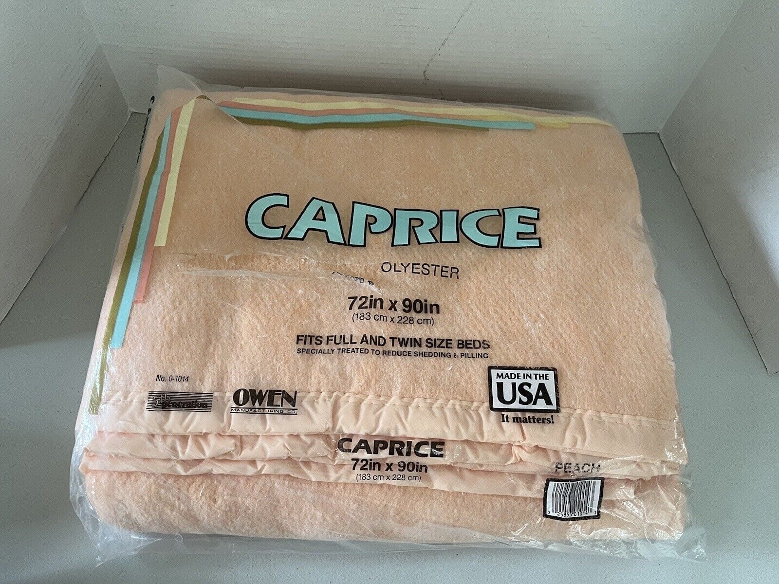 Vintage Caprice Blanket 72in x 90in Polyester Fits Full And Twin Peach New Throw
