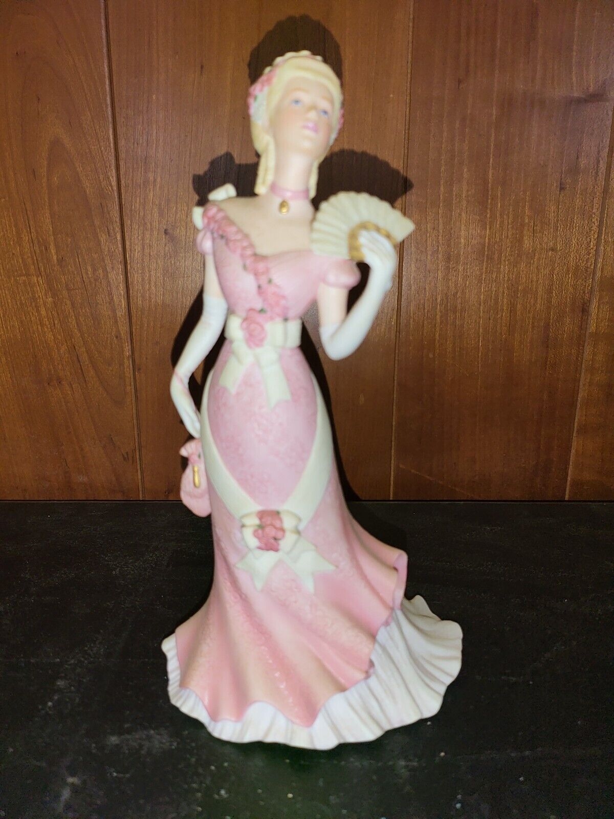 Figurine 	Lenox Royal Reception #2490  1992  9x5x4  Decorative Collectible