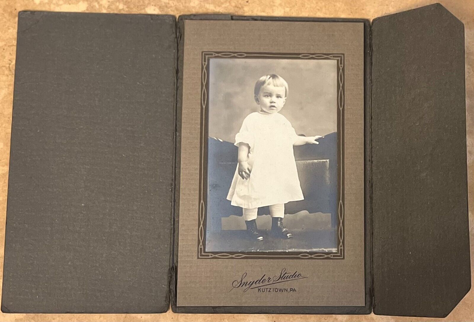 ~MID 1880s CARD/MATTED TODDLER PHOTO/~CABINET CARD - SNYDER STUDIO, KUTZTOWN, PA