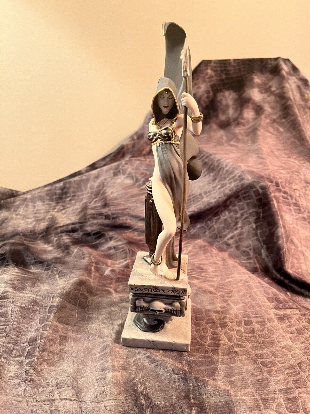 Franklin Mint/BROM: Mistress of Death Porcelain Sculpture with certificate