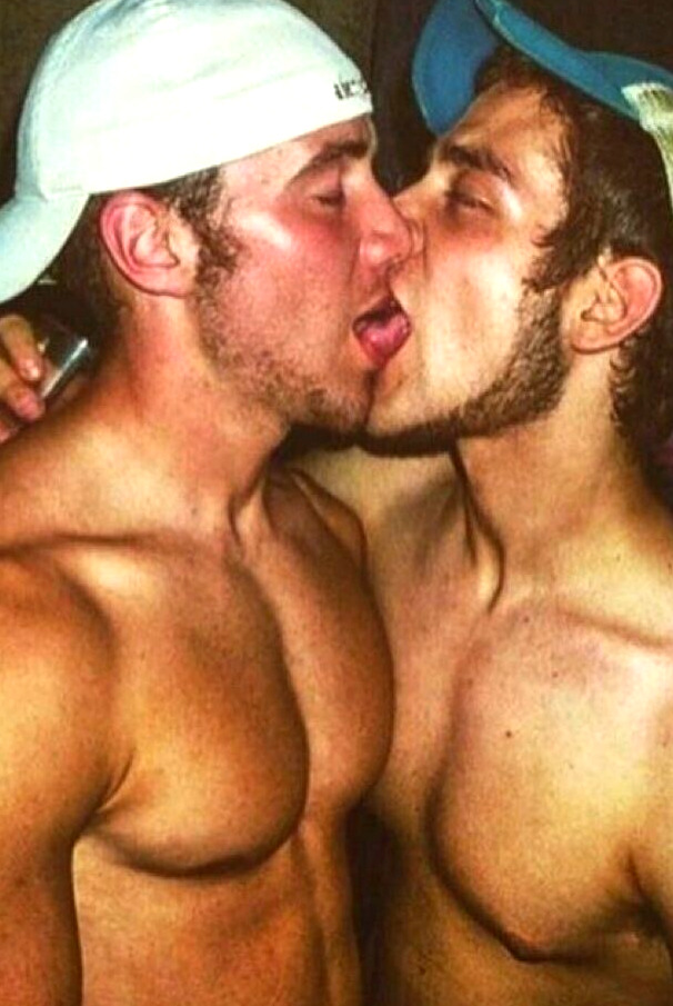 Shirtless Male Beefcake Gay Interest French Kissing Hunks Men Guy PHOTO 4X6 E571