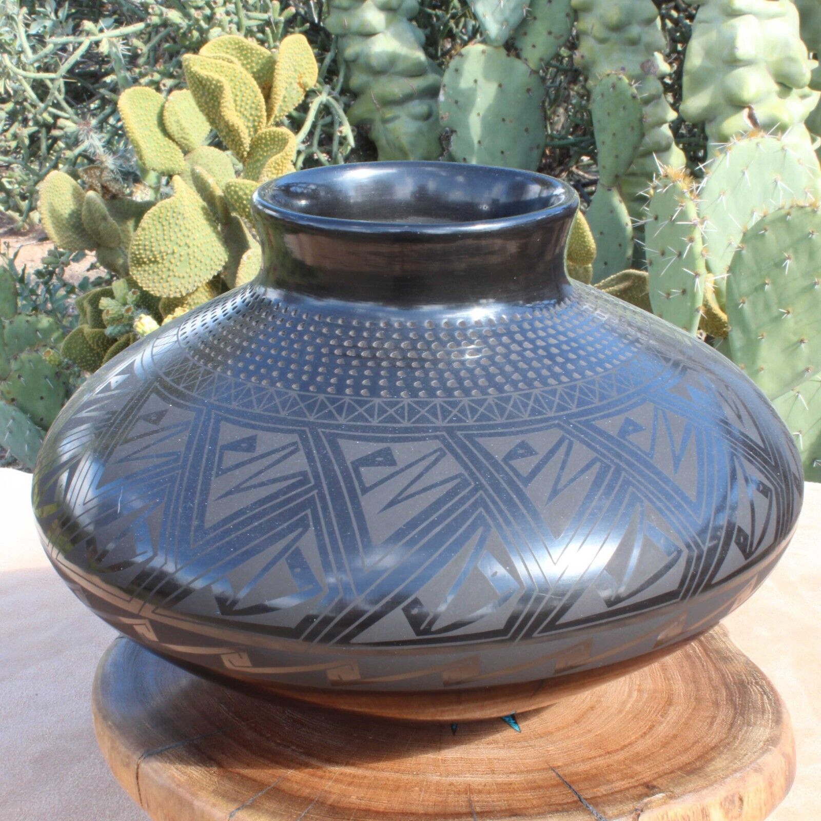 Señor A. Silveira Wide Mata Ortiz Black Pottery Paquime Culture Triangle Design