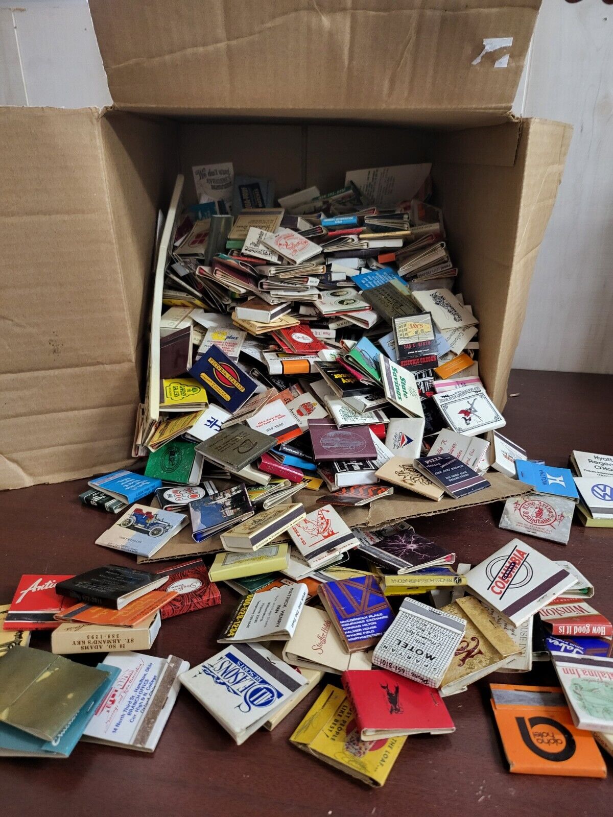 HUGE Lot of Vintage Matchbook Collection 300+ NOS & Partials 12x12x12\