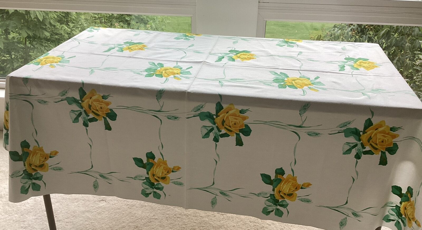 VINTAGE 50S BEAUTIFUL YELLOW ROSES & WHEAT SHEATHS TABLECLOTH COLLECTORS PCS EX.