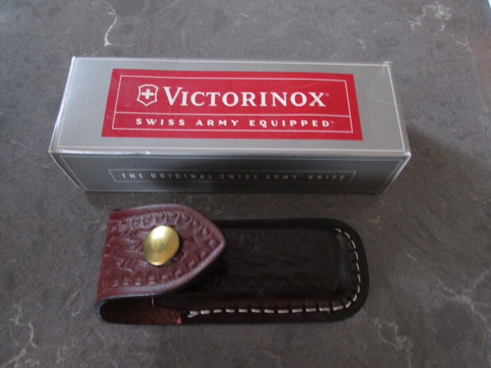 Victorinox Swiss Army Knife Leather Case New in Silver Box
