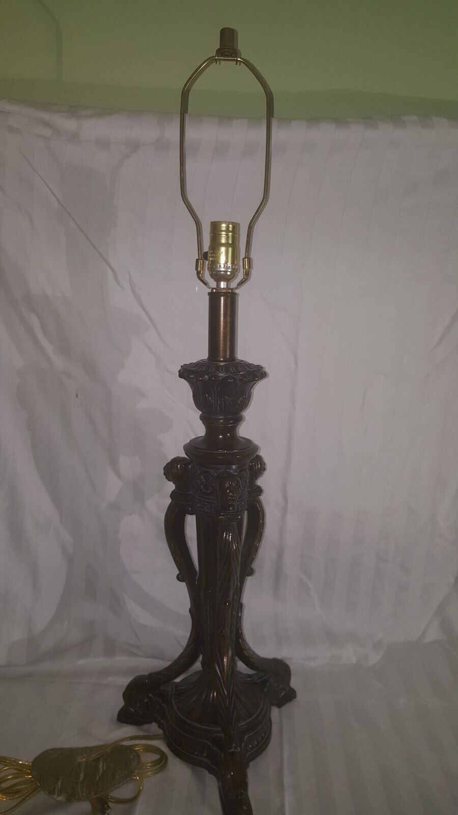 Vintage Original COLONIAL MONKEY TABLE LAMP By Berman, Works, 1 Light 33\