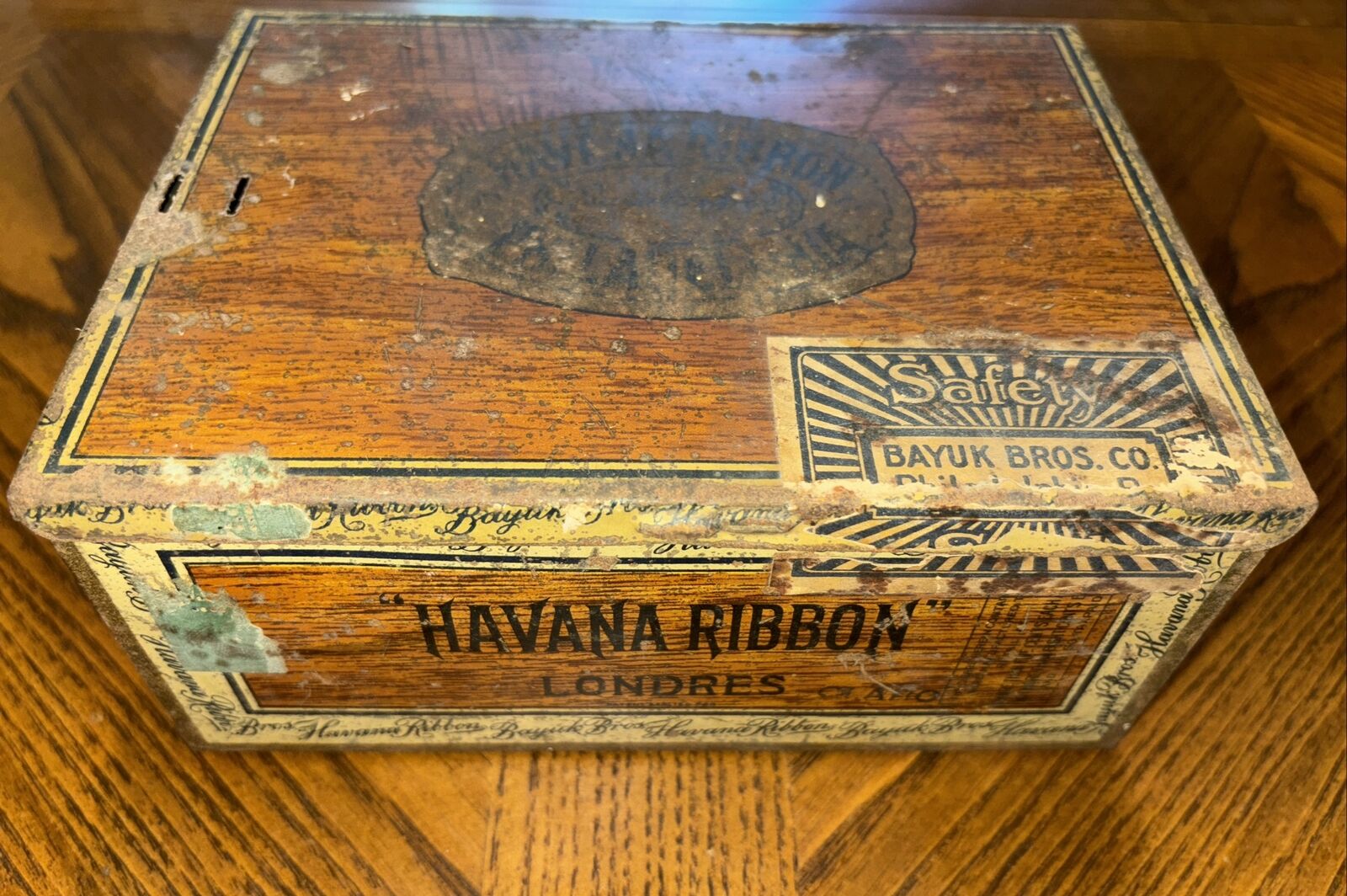 Vintage Havana Ribbon Bayuk Brothers Metal Cigar Tin