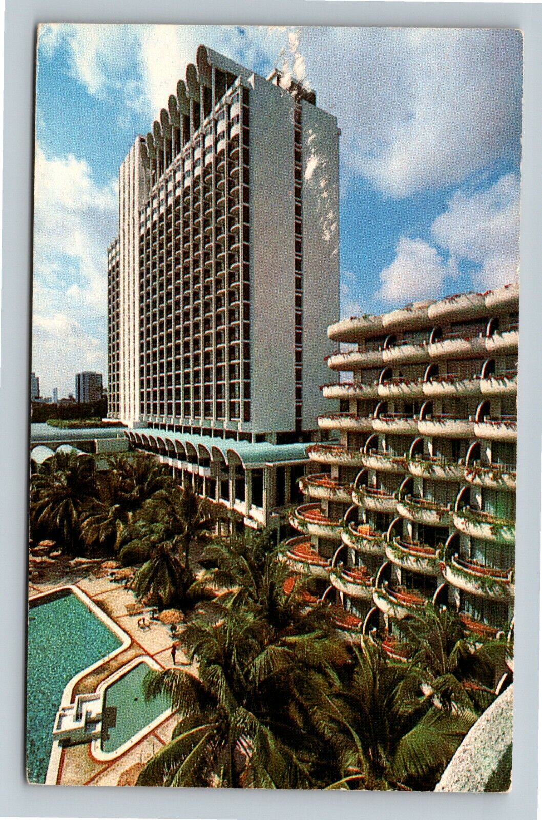 Shangri-La Hotel, Singapore Vintage Postcard