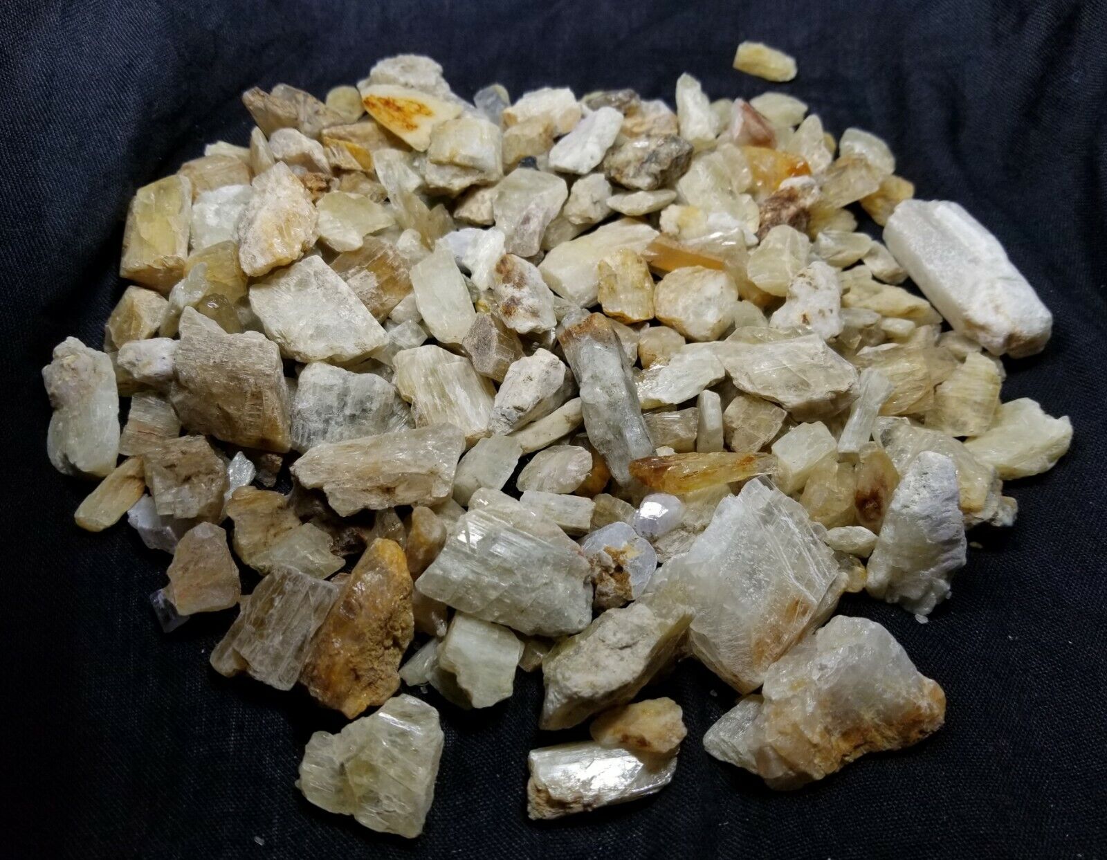 Rare wholesale parcel of pale Color Richterite Crystals and Rough 1000 grams 