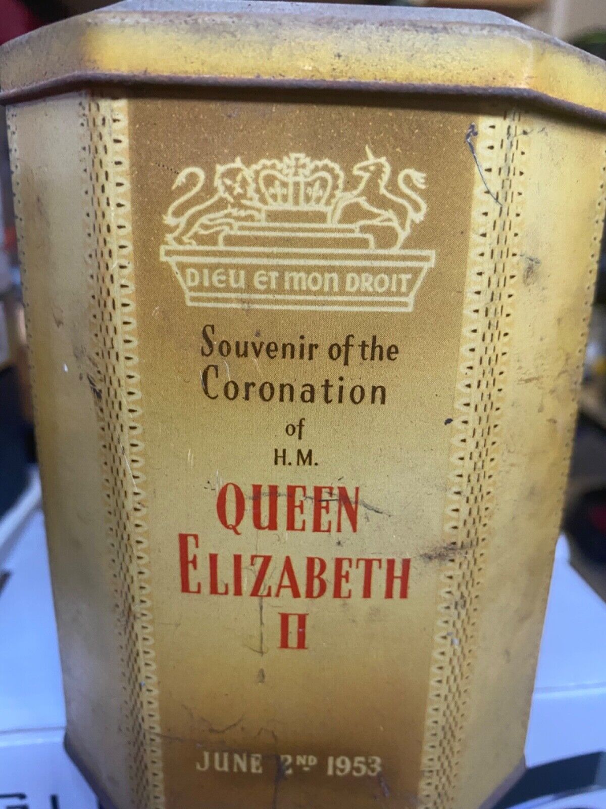 metal queen elizabeth coronation tin 1953