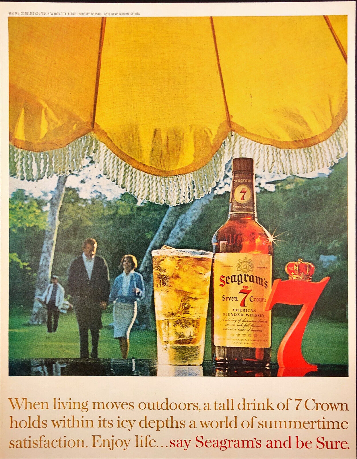 1961 Seagram\'s Seven 7 Crown Print Ad Couple Walking on Golf Course