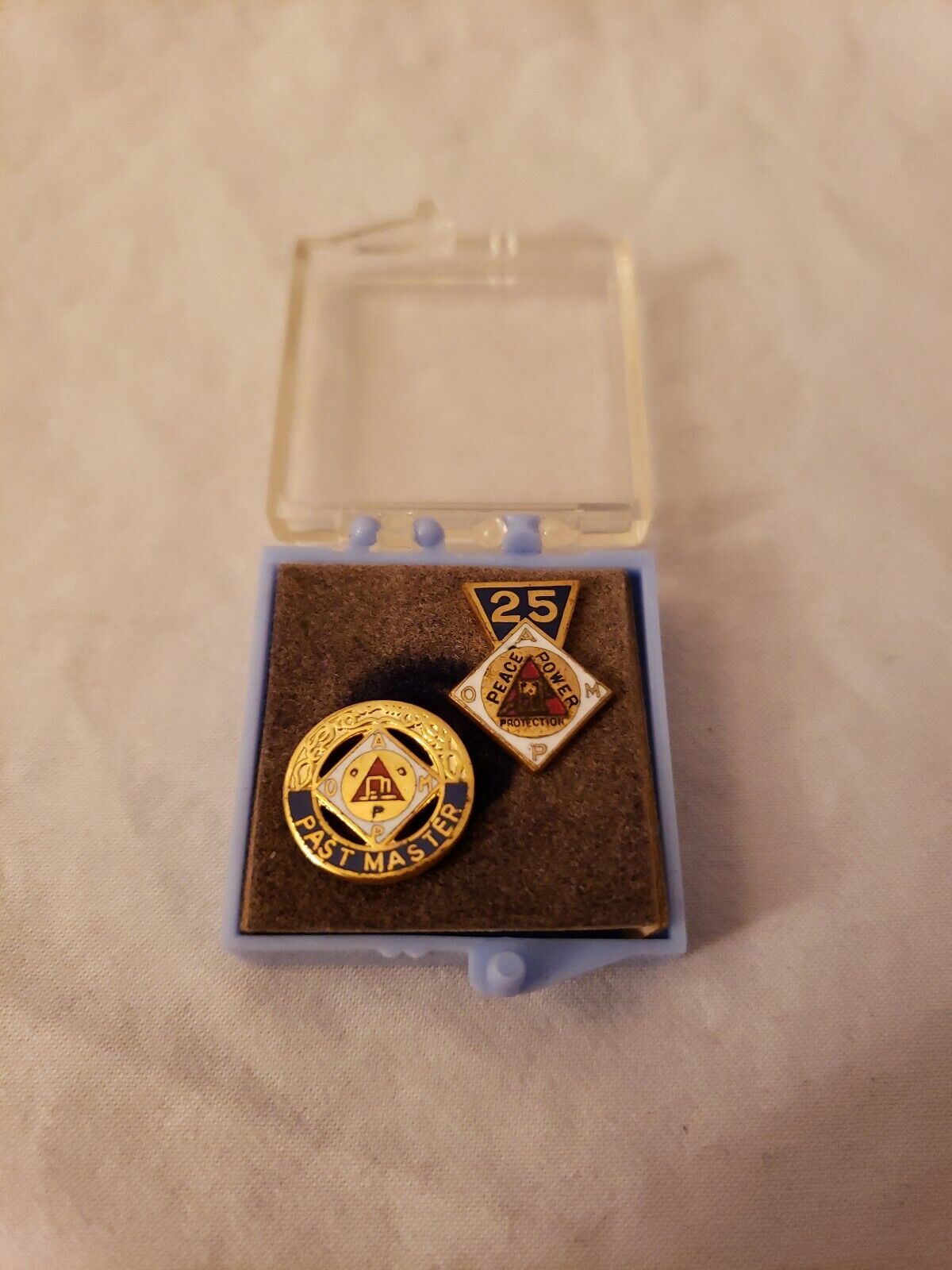 AOMP Artisans Order of Mutual Protection Peace Power 25 Years & Past Master Pins