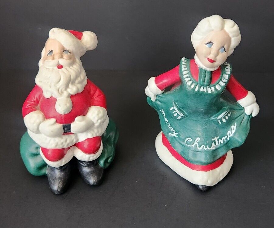 Vintage Delightful Santa and Mrs. Claus Hand Painted EUC VINTAGE  #A01-4