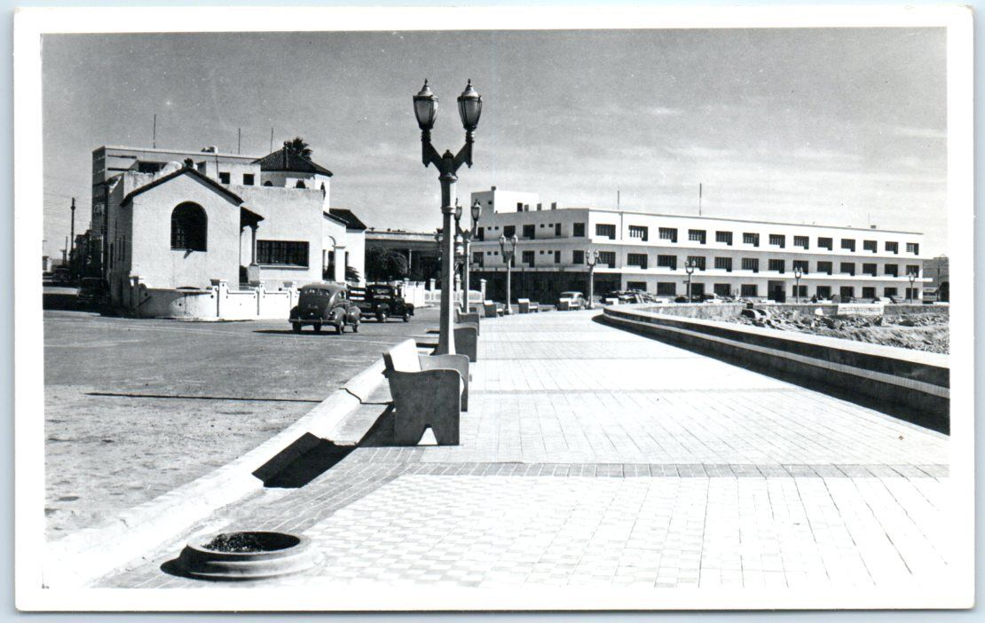 Postcard - Town/City Scene Vintage Picture 