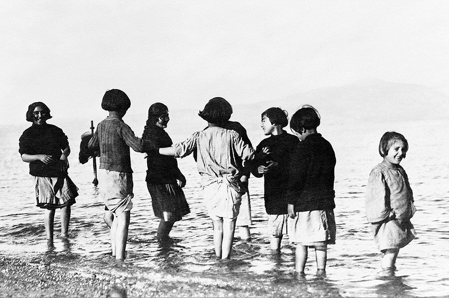GREEK ORPHAN CHILDREN PLAY IN MEDITERRANEAN 8x12 GLOSSY PHOTO PRINT